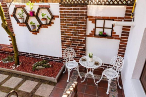 Cozy house with nice garden in heart of city center